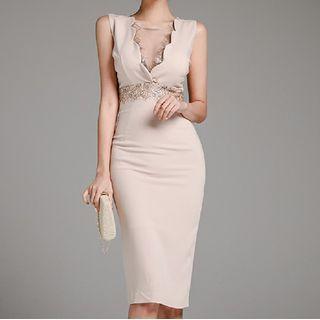 Sleeveless V-neck Mesh Panel Lace Trim Pencil Dress