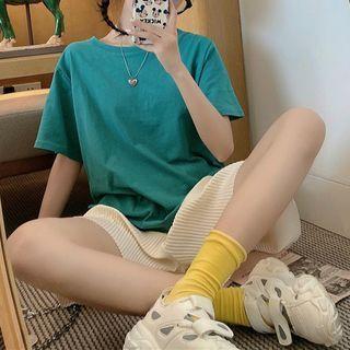 Elbow-sleeve Plain T-shirt / Wide-leg Shorts