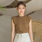 Crew-neck Sleeveless T-shirt