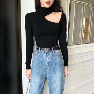 Long-sleeve Cutout Knit Top / High-waist Jeans