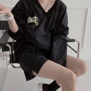 Set: Lettering V-neck Sweatshirt + Shorts