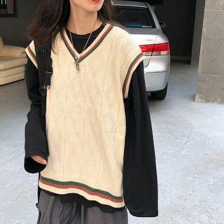 Long-sleeve T-shirt / V-neck Knit Vest