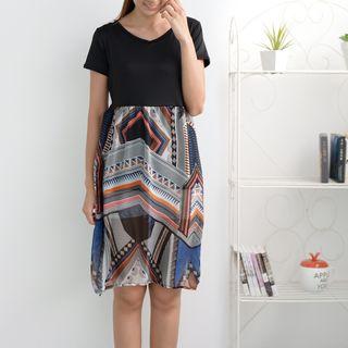 Patterned V-neck Short-sleeve A-line Midi Dress