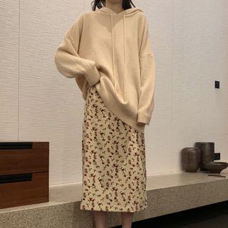Knit Hoodie / Corduroy Midi Skirt