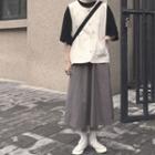 Elbow-sleeve T-shirt / Button Vest / Midi A-line Skirt