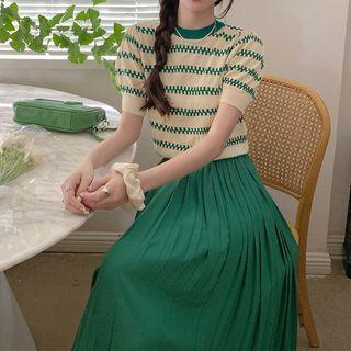 Short-sleeve Two-tone Knit Top / Midi A-line Skirt