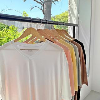 4 Season V-neck Loose-fit T-shirt