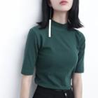 Elbow-sleeved Mock-neck T-shirt