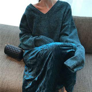 Plain V-neck Loose-fit Sweater / Velvet Skirt