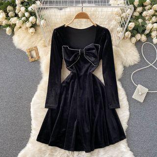Square-neck Bow Velvet Long-sleeve Dress