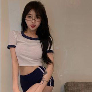 Short-sleeve Cropped T-shirt / Sweatshorts