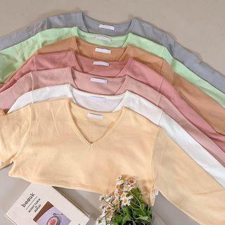Pastel-colored V-neck Knit Top
