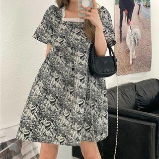 Short-sleeve Graphic Print Frill Trim Mini A-line Dress Black - One Size