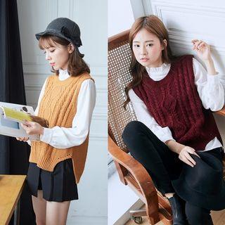 Slit-side Cable Knit Vest