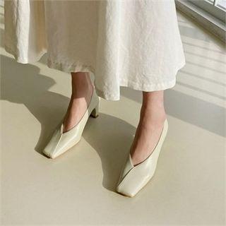 Square-toe Mid-heel Pumps