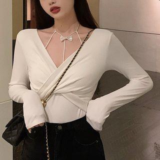 Twisted Long-sleeve T-shirt / Halter-neck Camisole Top