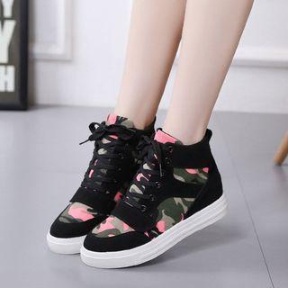 Camouflage Panel High-top Sneakers