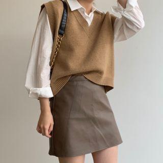 Plain Shirt / Sweater Vest / A-line Mini Skirt