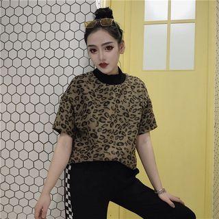 Short-sleeve Mock-neck Animal Print Knit Top