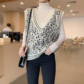 Long-sleeve Turtleneck Top / Leopard Print Knit Vest / Jeggings