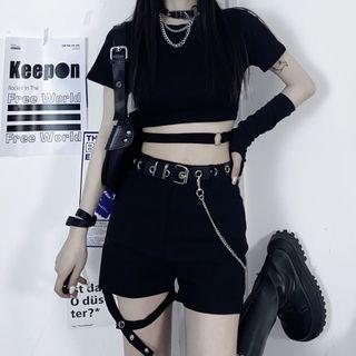Short-sleeve Strappy T-shirt / Grommet Belt / Shorts