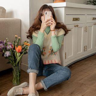 V-neck Fluffy Floral Knit Vest Ivory - One Size