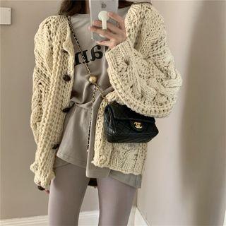 Lettering T-shirt / Cable Knit Cardigan