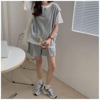 Short-sleeve T-shirt / Long-sleeve Blouse / Vest / Sweatshorts / Set