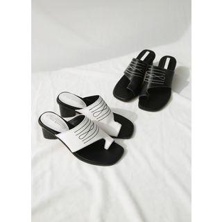 Toe-loop Stitched Slide Sandals
