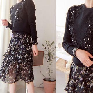 Round-neck Rosette Sweatshirt