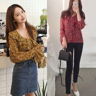 V-neck Ruffled Floral Top