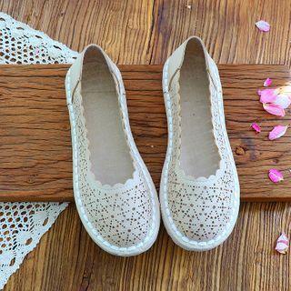 Perforated Scallop Trim Flats