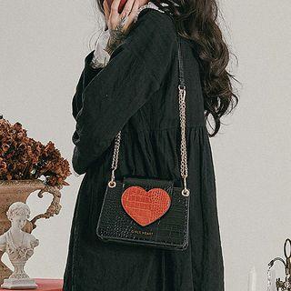 Heart-accent Chain Strap Crossbody Bag