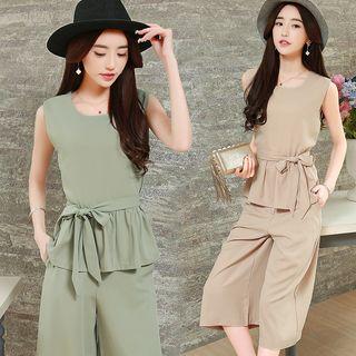 Set: Plain Sleeveless Top + Capri Pants