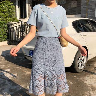 Short-sleeve Lettering T-shirt / Midi Lace Skirt