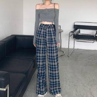 Off-shoulder T-shirt / Plaid Wide-leg Pants