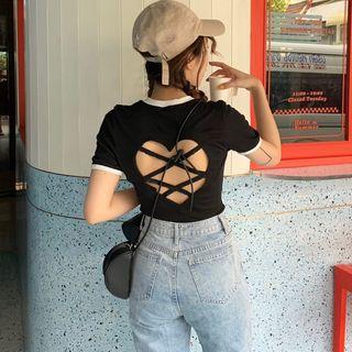 Short-sleeve Contrast Trim Heart Cutout Cropped T-shirt
