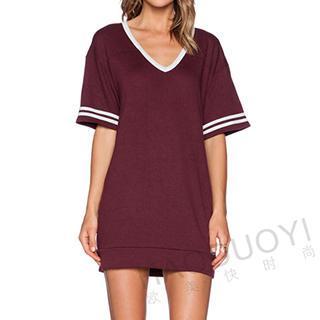 Elbow-sleeve V-neck T-shirt