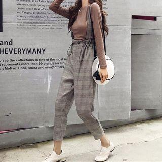 Set: Long-sleeve T-shirt + Cropped Plaid Suspender Pants