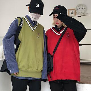 V-neck Embroidered Vest / Corduroy Shirt