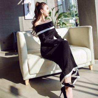 Off Shoulder Long-sleeve Knitted Maxi Dress