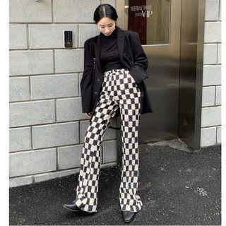 Checkerboard Boot-cut Pants / Plain Mock-neck T-shirt