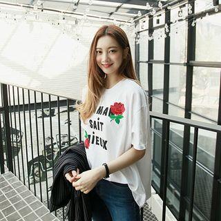 Rose-embroidered Lettering T-shirt