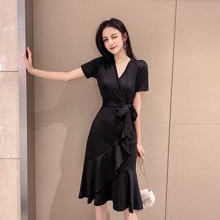 Short-sleeve V-neck Tie-waist Midi Dress