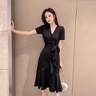 Short-sleeve V-neck Tie-waist Midi Dress