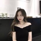 Lace V-neck Slim-fit Short-sleeve T-shirt
