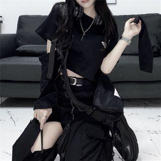 Short-sleeve Butterfly Print T-shirt / Ripped Cargo Pants