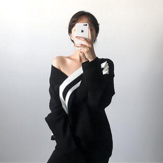 Deep V-neck Contrast-trim Knit Top