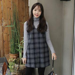 V-neck Sleeveless Mini Shift Dress