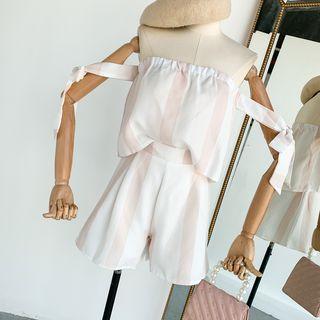 Set: Cold Shoulder Striped Top + High-waist Shorts